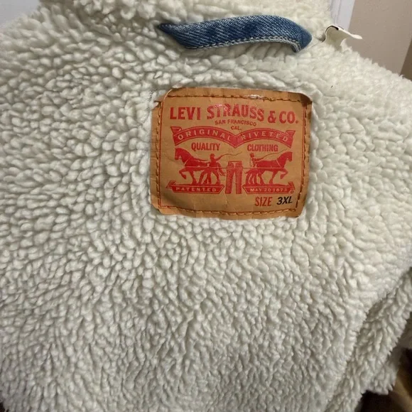 New like Levi's Blue Denim Jacket with Sherpa Lining. - Picture 9 of 13